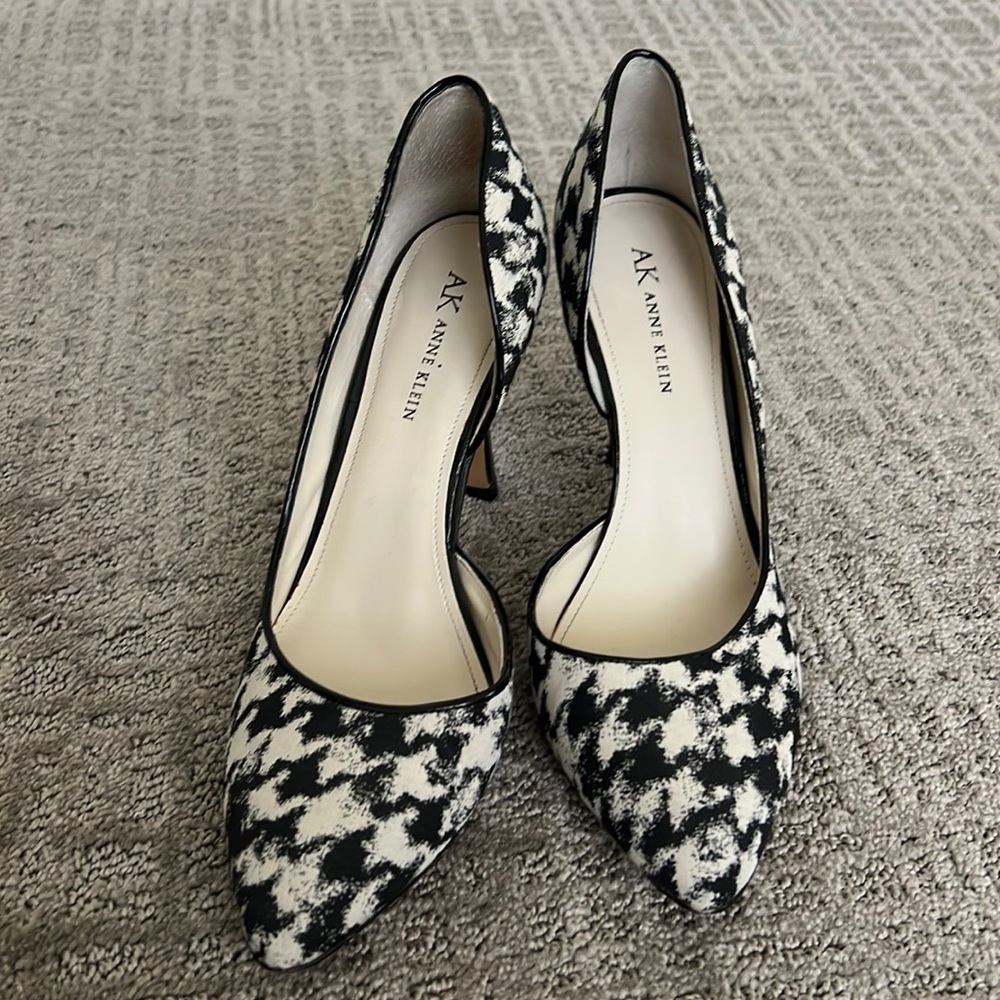 Anne Klein pumps point toe almond toe houndstooth